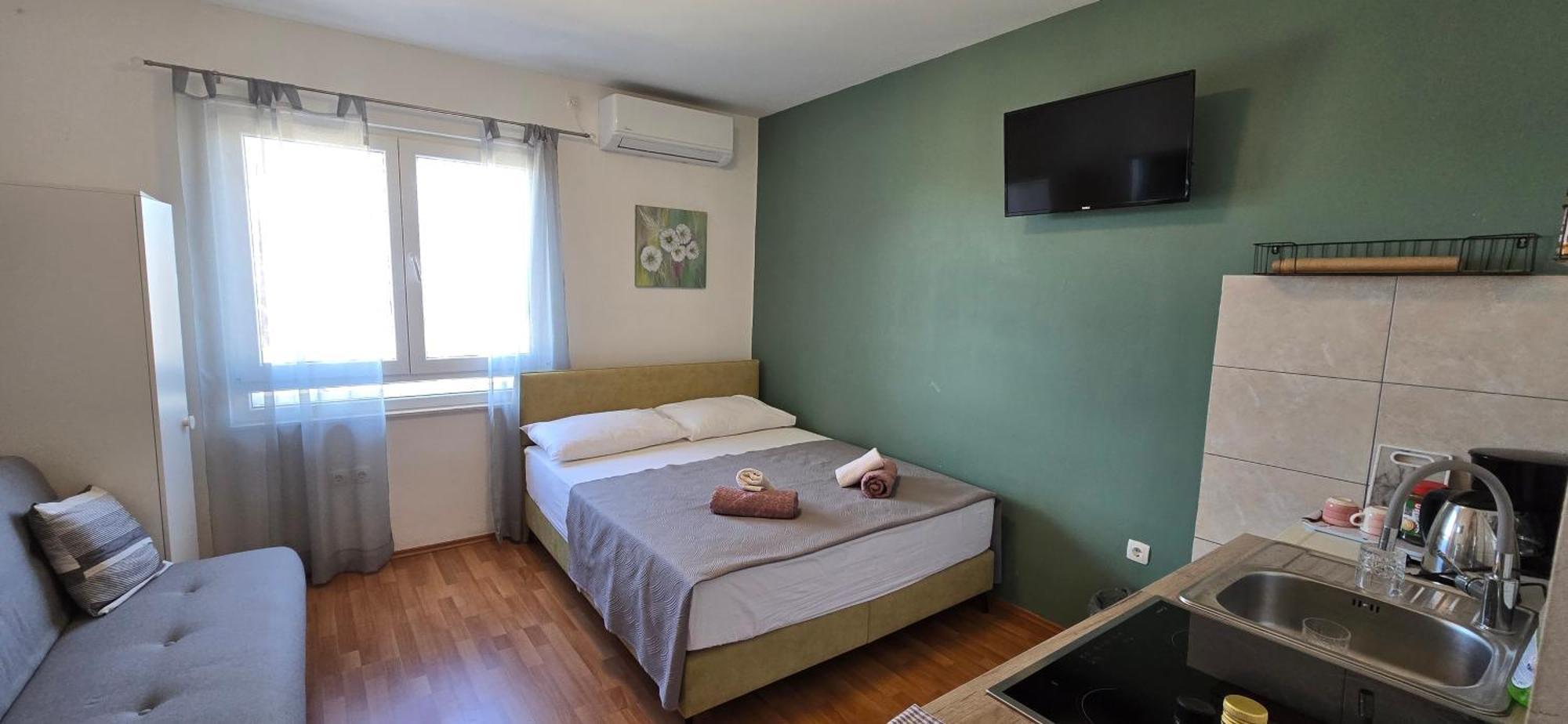And 2 Walls Apartman