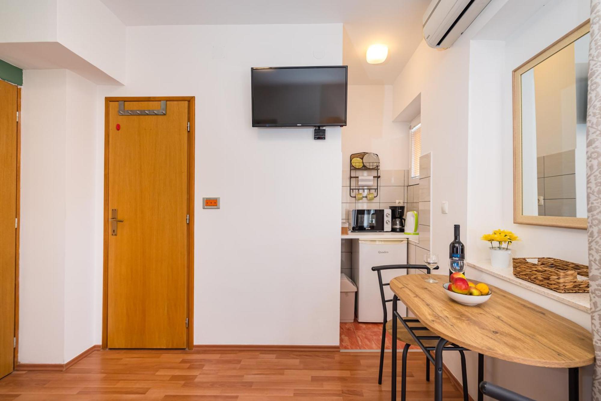 Apartman And 2 Walls Zadar